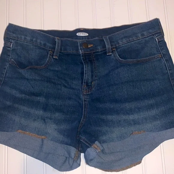 Old Navy cuffed jean shorts size 12 - Picture 1 of 6
